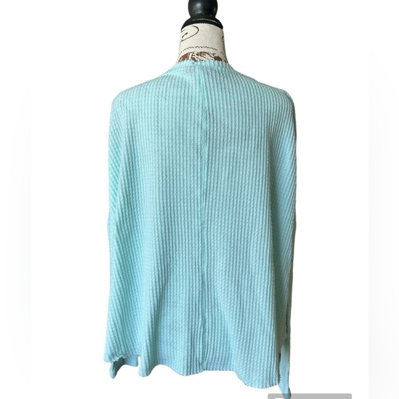 5/$25 Out From Under Urban Outfitters slouchy waffle knit top size medium - Picture 3 of 7